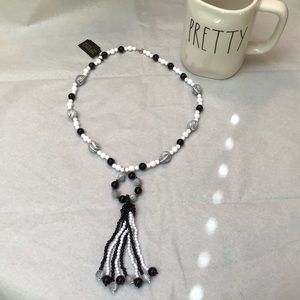 Vintage Medici ladies necklace 11” black & white.
